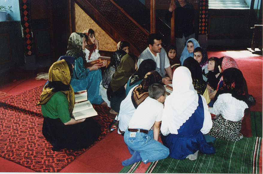 Turkish Missionary Teaches Islam To Children / Azerbaijan / Azer - Click Image to Close