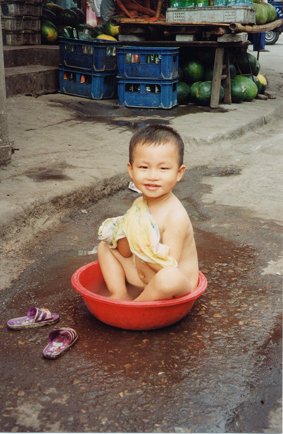 Boy Bathing / China / Han