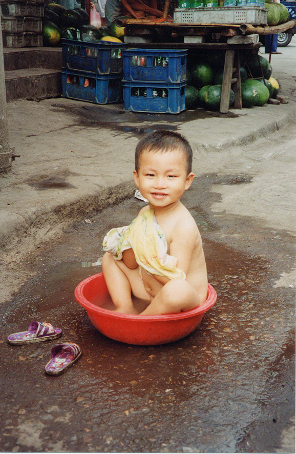 Boy Bathing / China / Han - Click Image to Close