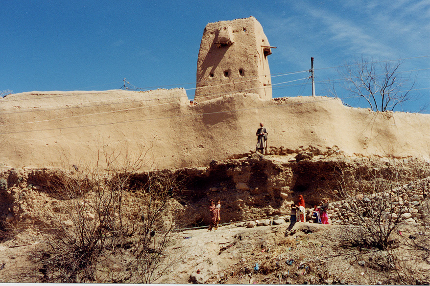 Tipical Dwellings Near Afghan Border / Pakistan / Pakistani - Click Image to Close
