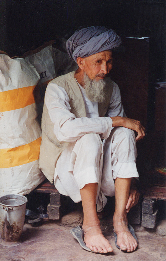 Old Man Sitting / Pakistan / Uzbek - Click Image to Close