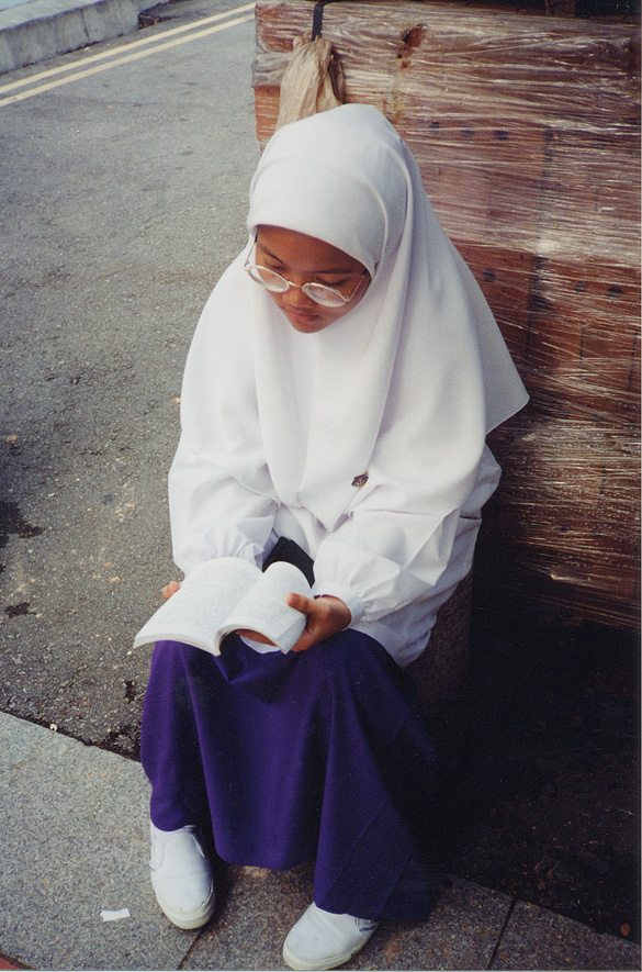 School Girl In Uniform / Singapore - Click Image to Close