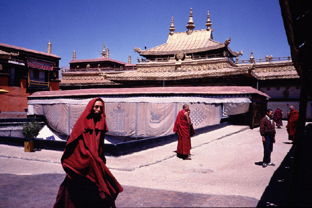 Temple / China - Click Image to Close